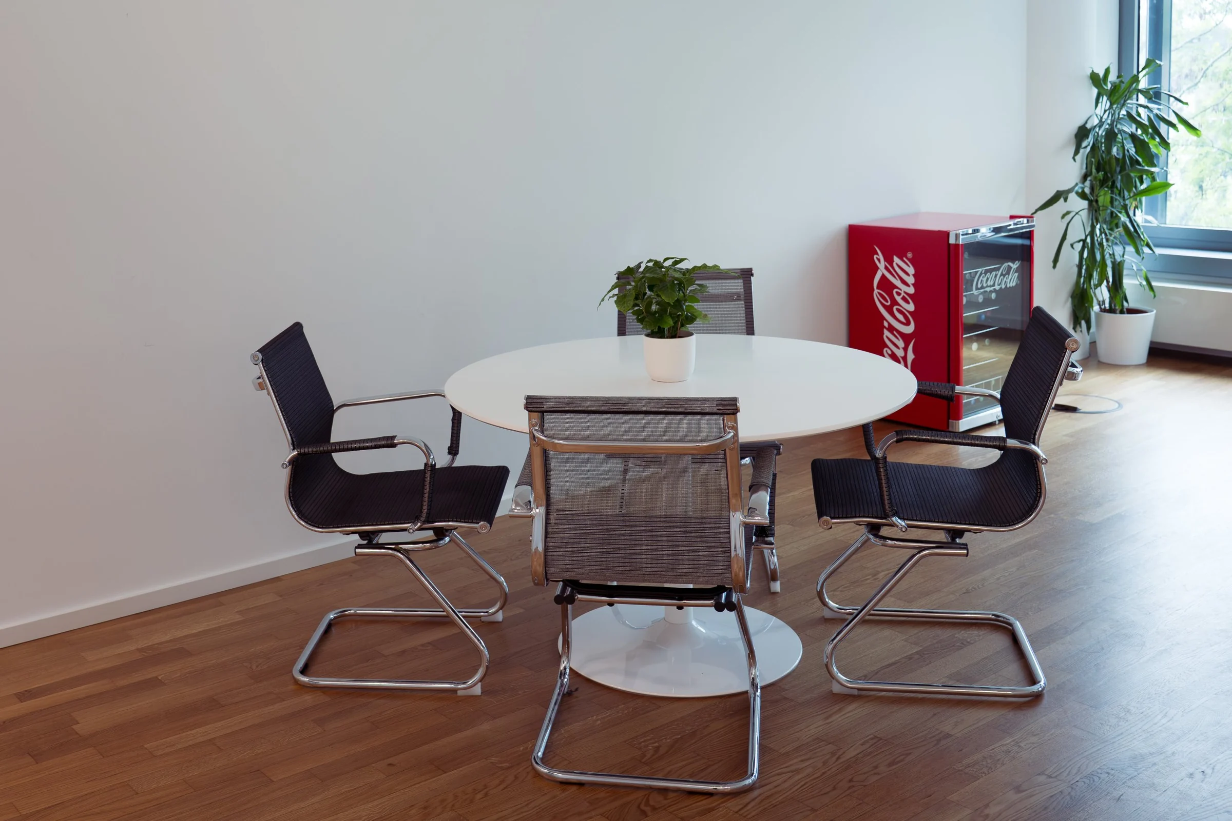Besprechungstisch im Sichtlabs-Office im Mediatower